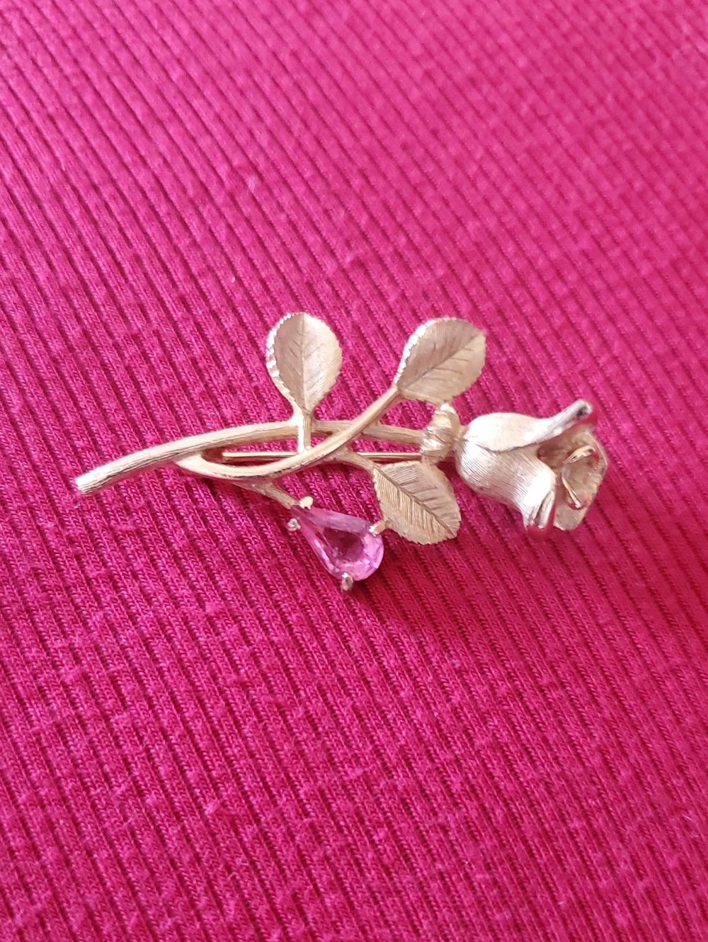 Vintage Signed Avon Gold-Tone Rose Brooch with Pink Teardrop Accent 2"